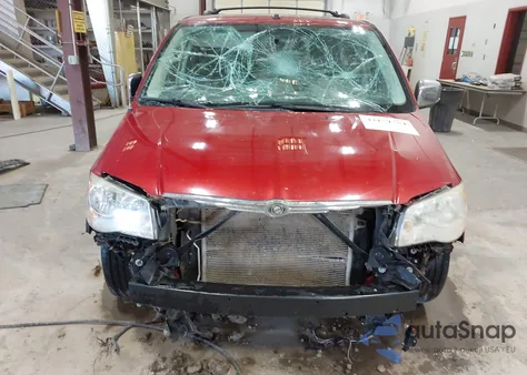 2010 Chrysler Town & Country Touring from USA, damaged, VIN 2A4RR5D12AR130196